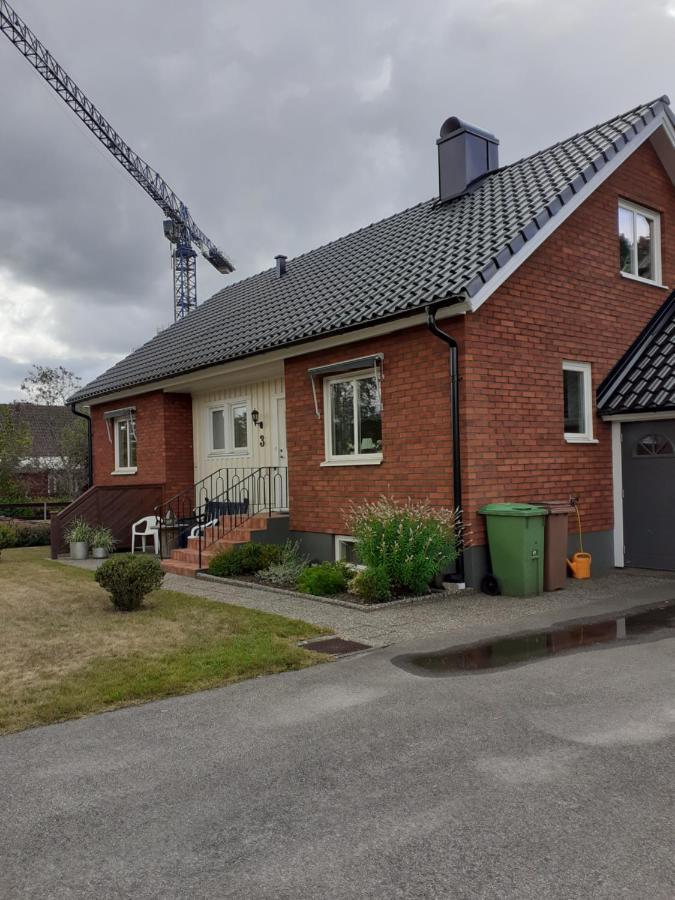 Villa mitt i Ullared - 400m till Gekås Exteriör bild